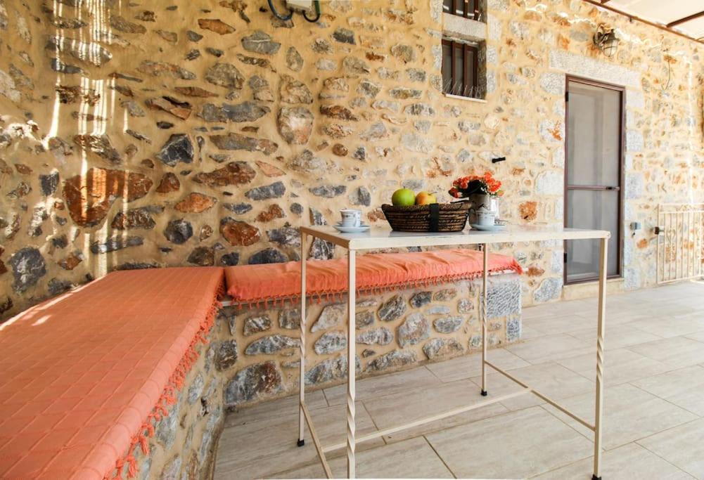 Stone House With Amazing View Apartment Kotronas